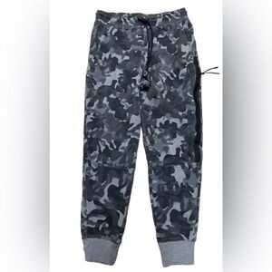 Men’s Nike tech, gray camo jogger size men small gently used condition